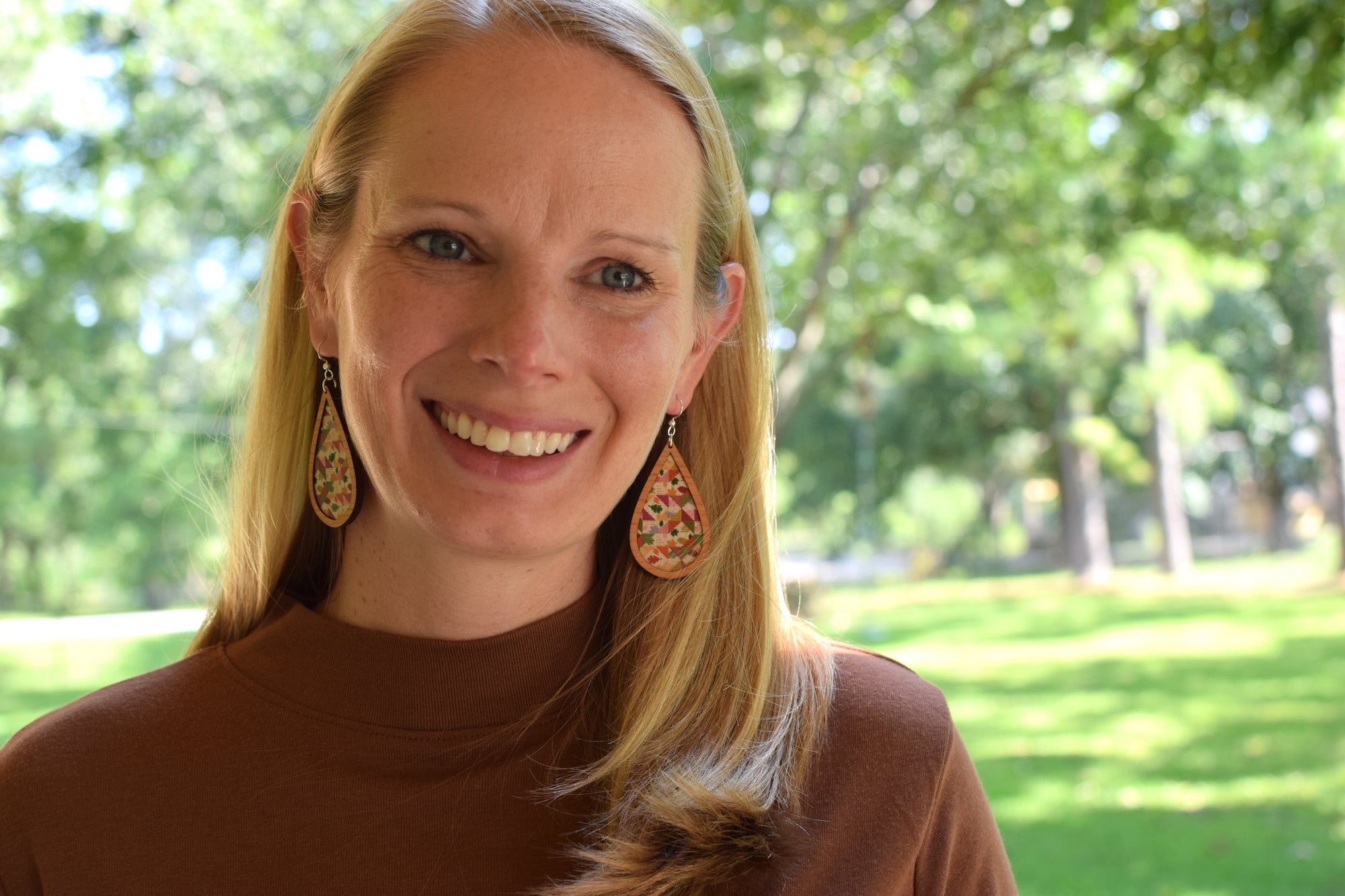 Dentelle de cerisier en bois + larme en cuir