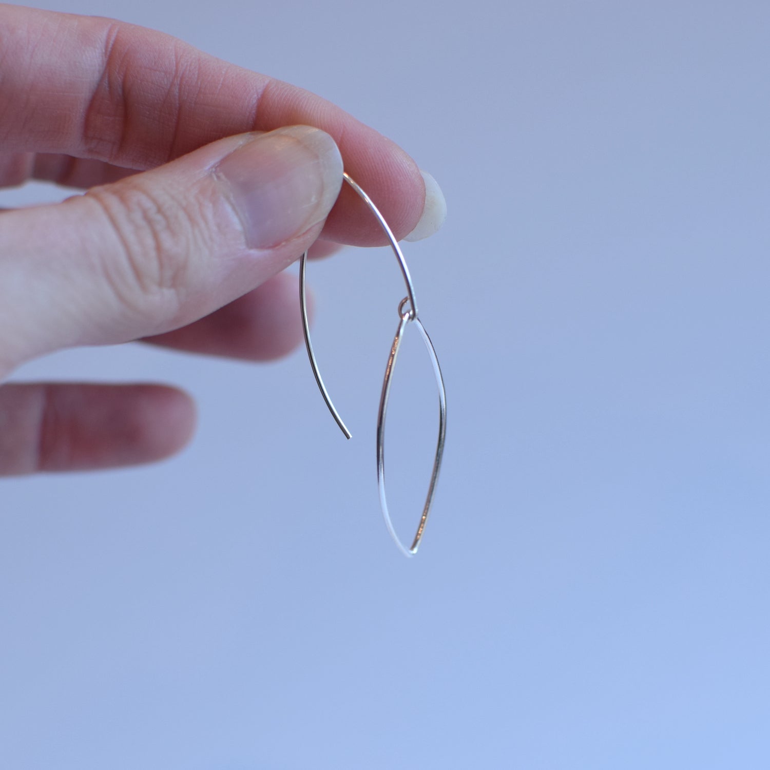 Goutte fine en acrylique noir