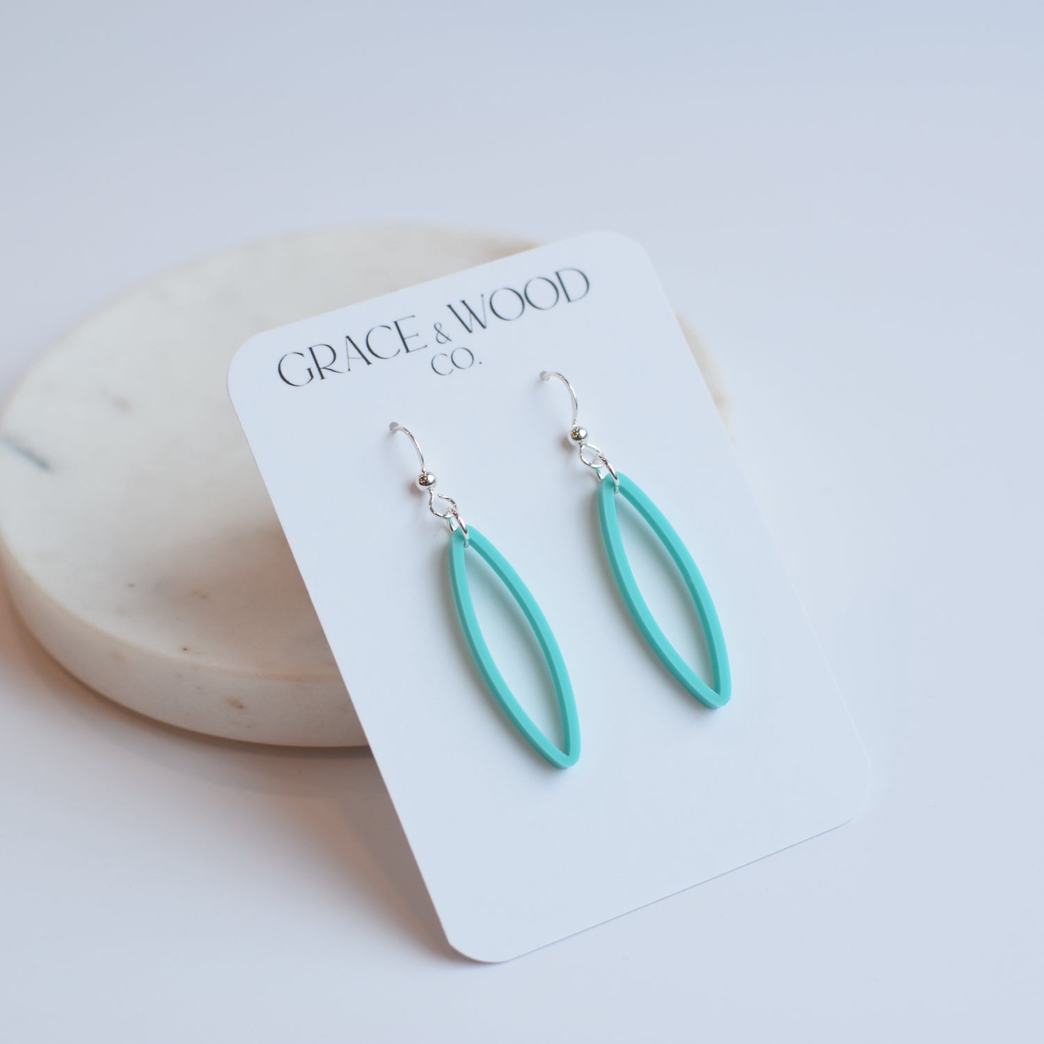 Goutte fine en acrylique noir