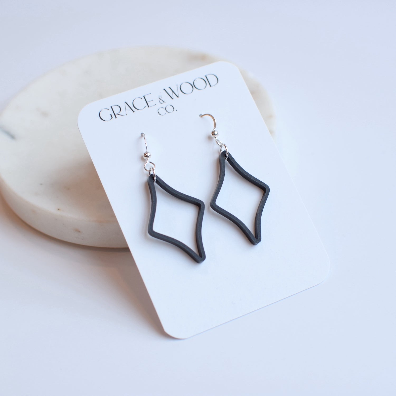 Goutte fine en acrylique noir