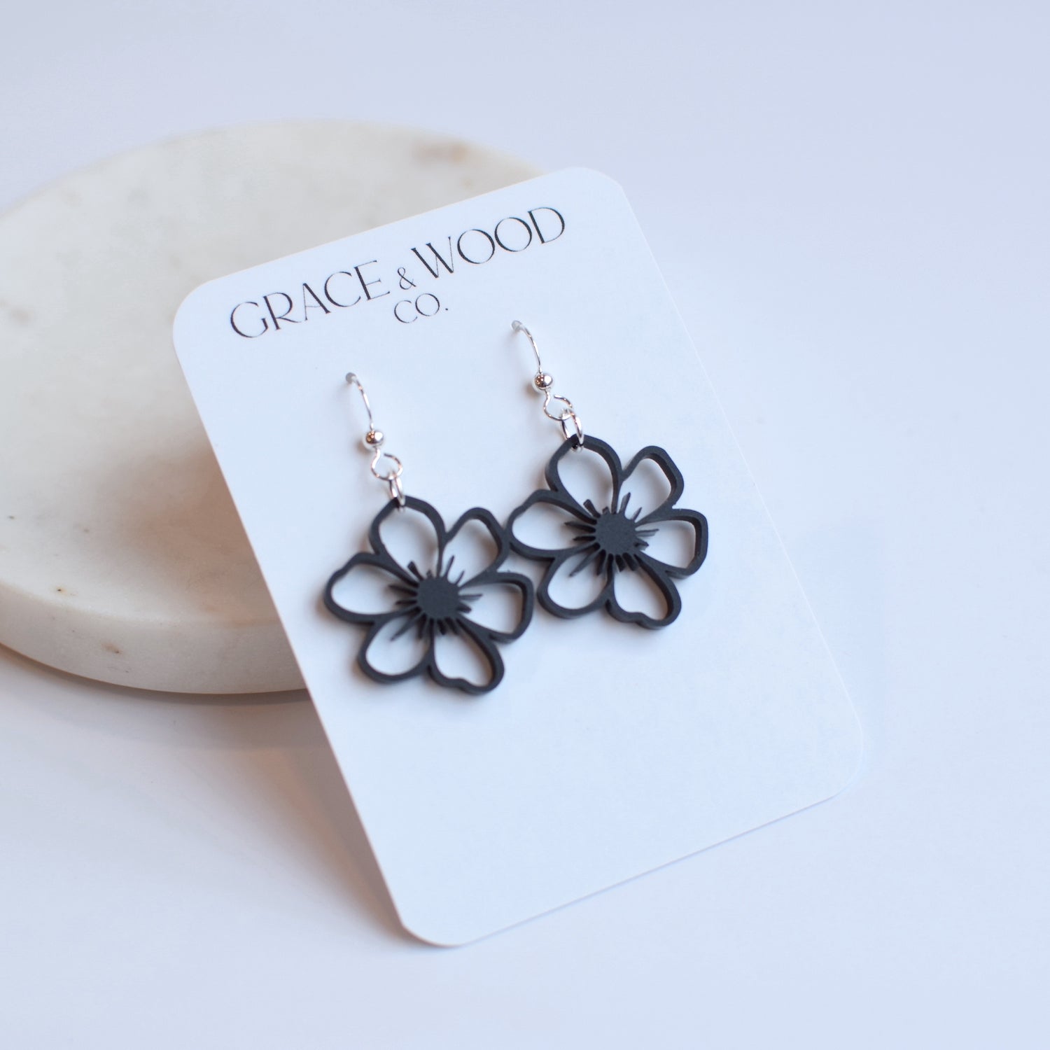 Goutte fine en acrylique noir