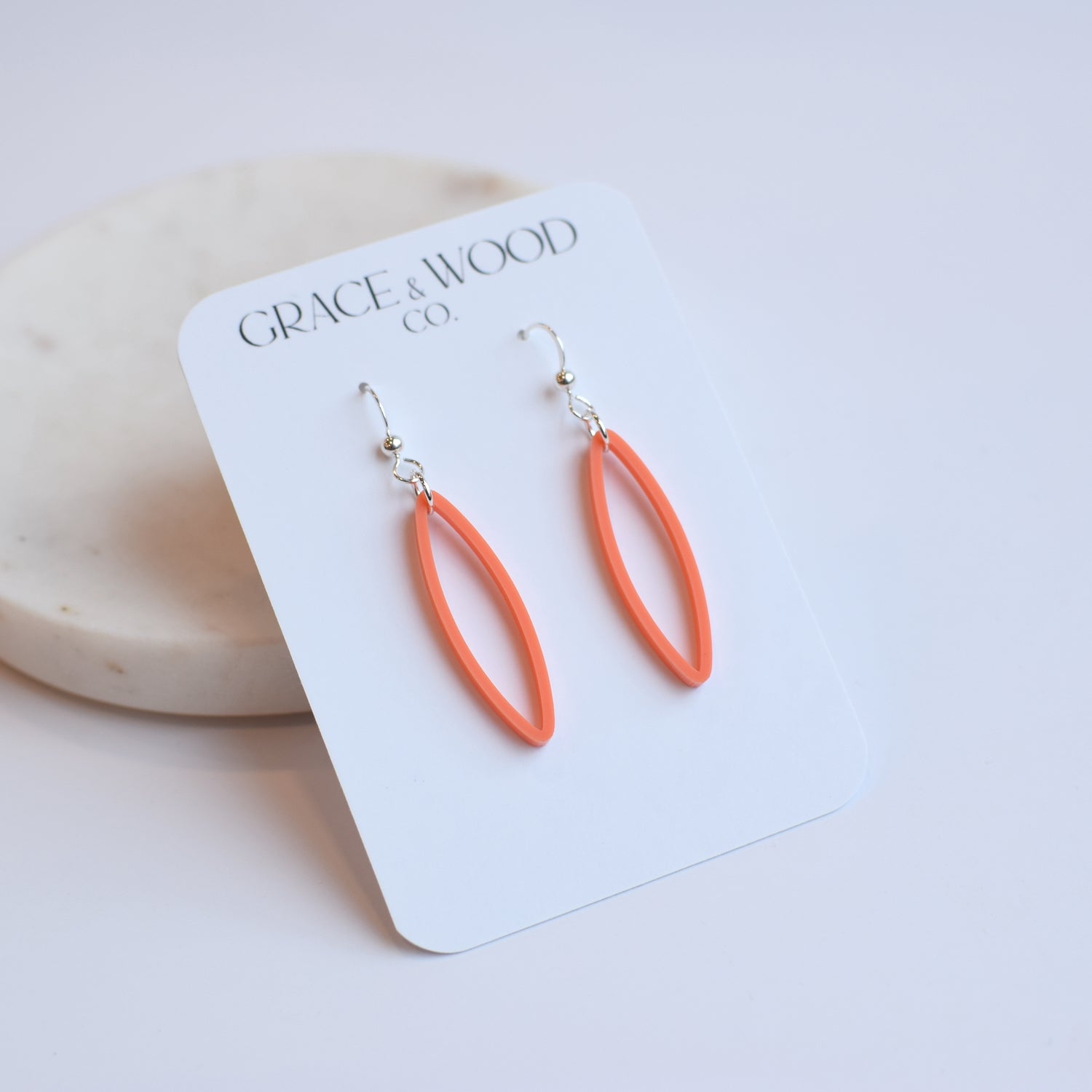 Goutte fine en acrylique noir