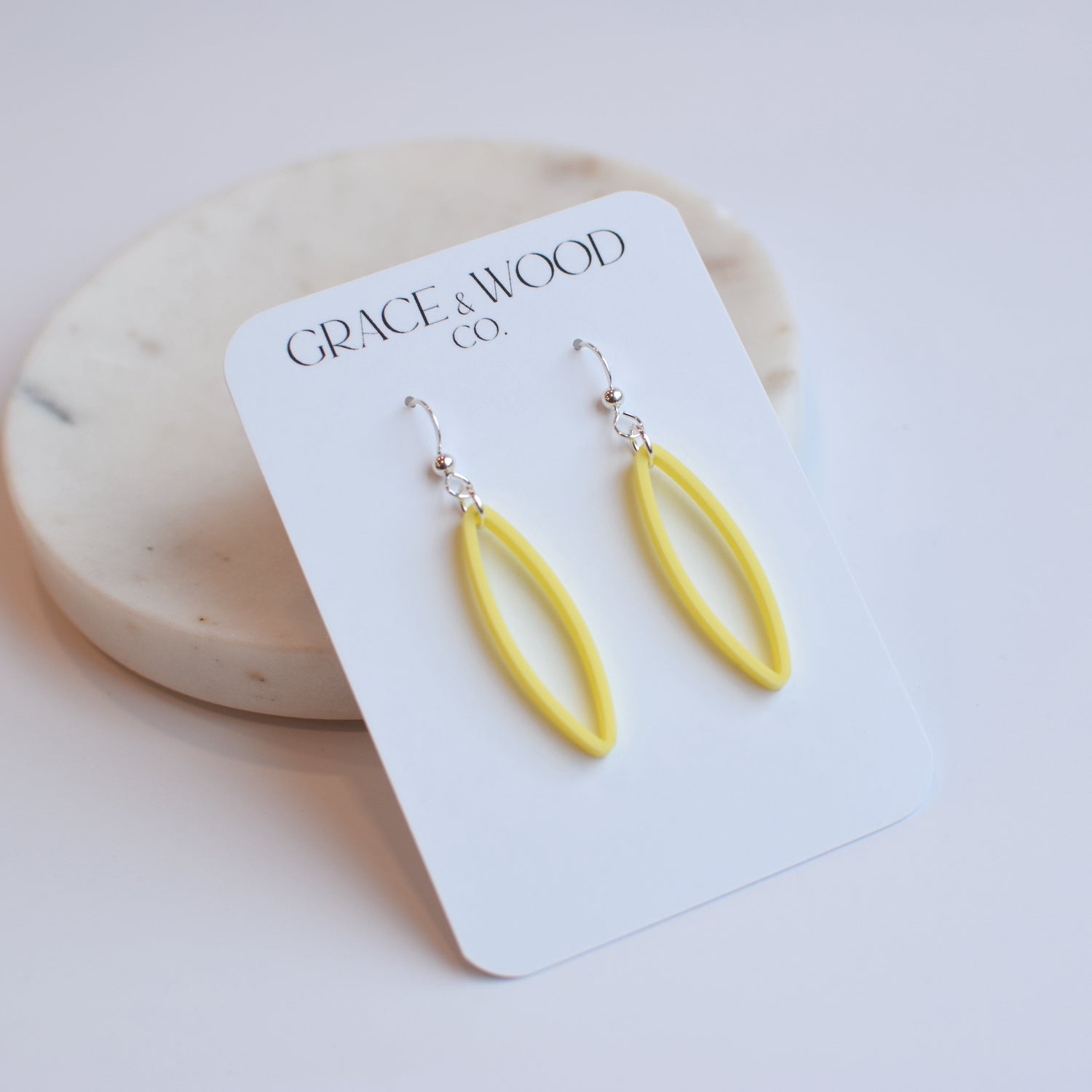 Goutte fine en acrylique noir