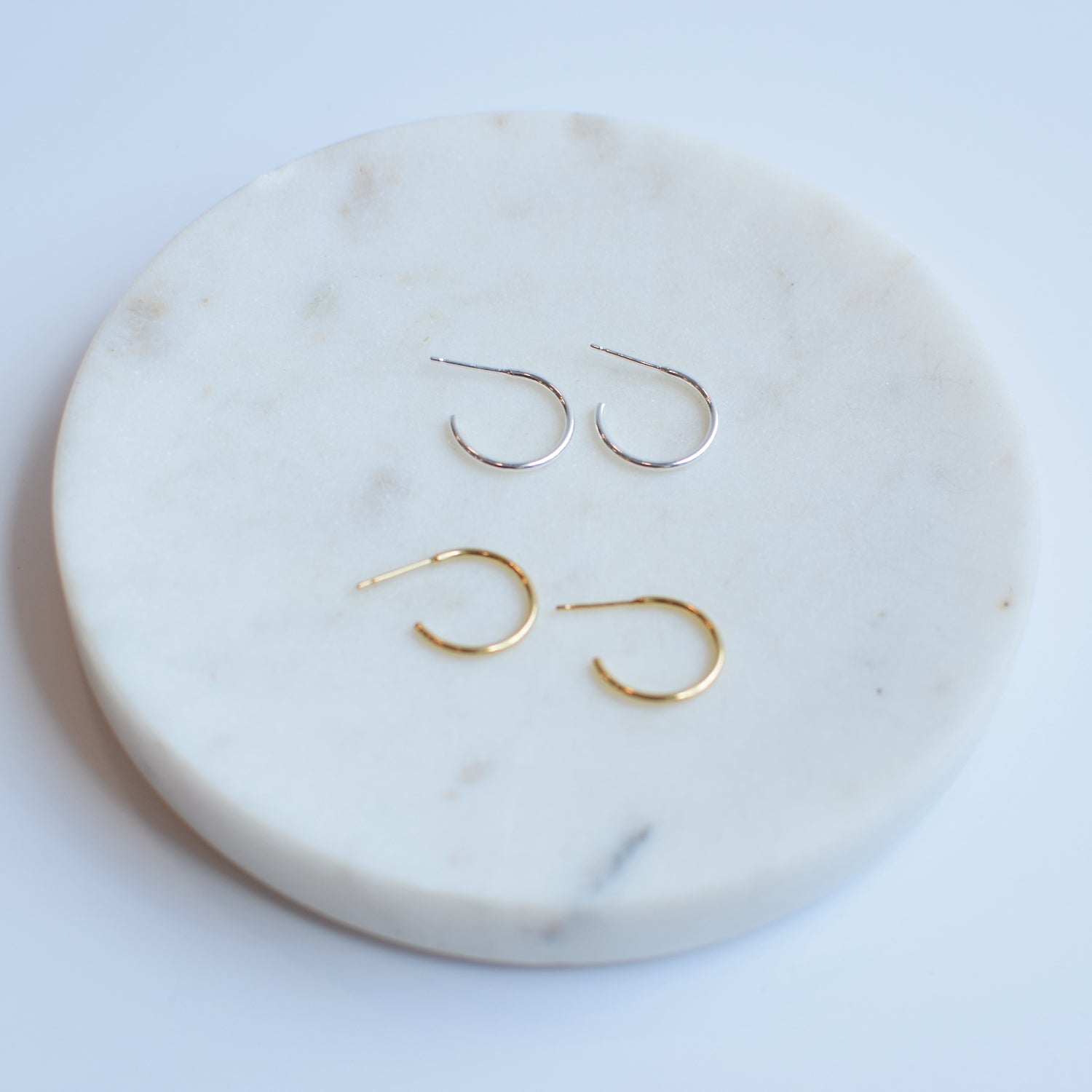 Boucles d'oreilles créoles à perles assorties